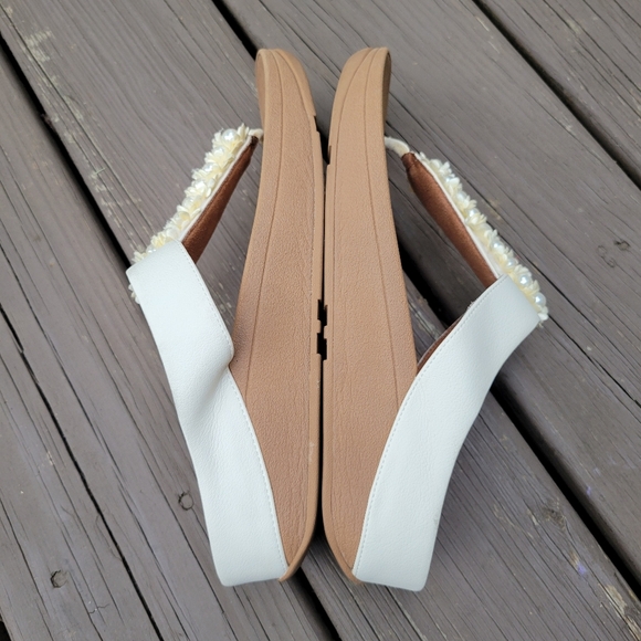 Fitflop Verna Cream Faux Leather Satin Floral Pearls Summer Wedge Sandals 11 - Picture 5 of 8